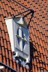 Luikje met hijsbalk, Wormerveerstraat.
              <br/>
              Gert-Jan Lobbes, 2020